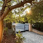 5-bedroom With Pool And Sunny Garden *