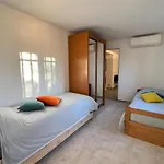 5-bedroom With Pool And Sunny Garden *