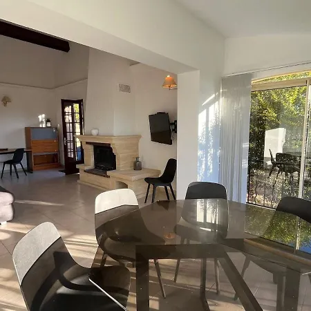 5-bedroom With Pool And Sunny Garden *