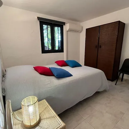 5-bedroom With Pool And Sunny Garden