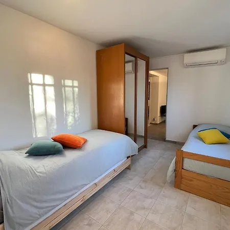 5-bedroom With Pool And Sunny Garden *