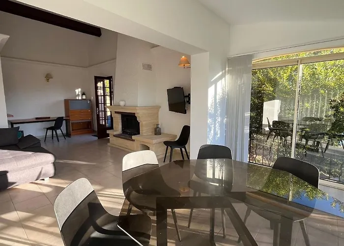 5-bedroom With Pool And Sunny Garden *