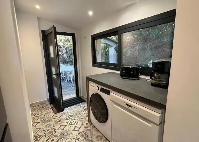 Villa 5-bedroom With Pool And Sunny Garden Saint-Raphael (Var)