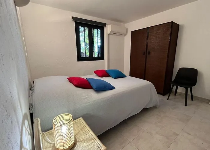 5-bedroom With Pool And Sunny Garden