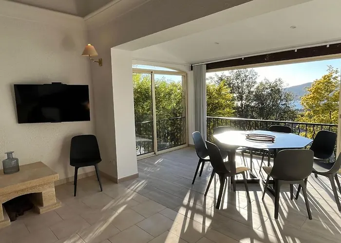 5-bedroom With Pool And Sunny Garden *