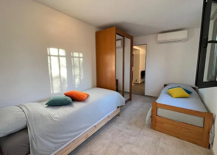 5-bedroom With Pool And Sunny Garden *