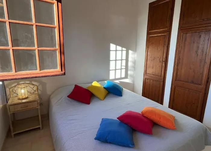 5-bedroom With Pool And Sunny Garden Villa *